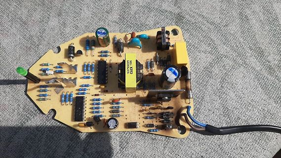 Bestückte Leiterplatte eines Netzteils