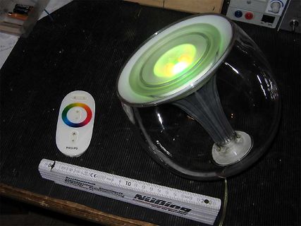 Philips LED Lampe mit Fernbedienung und Lineal