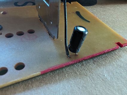 Elektrolytkondensator auf Lochrasterplatine