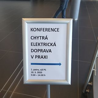Hinweisschild für eine Konferenz