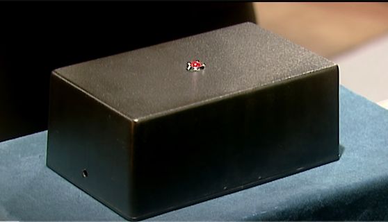 Schwarzes Gehäuse mit roter LED
