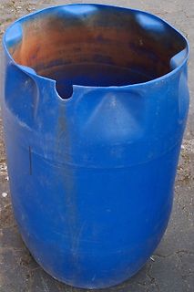 Blauer Kunststoffbehälter