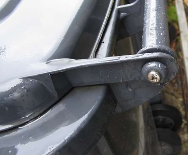 Nahaufnahme eines metallischen Bauteils oder Rahmens