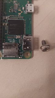 Leiterplatte mit USB-Port, Micro-SD-Slot und Schraube