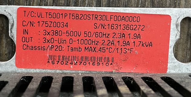 Typenschild eines Leistungselektronik-Geräts