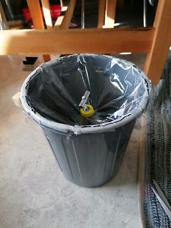 Mülleimer mit Plastikbeutel