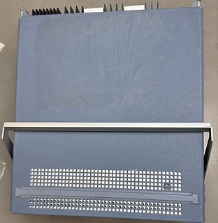 Gehäuse eines elektronischen Geräts mit Kühlrippen