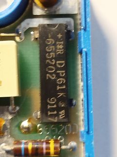 Nahaufnahme eines ICs auf einer Leiterplatte