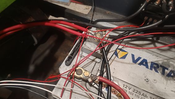 Verkabelung einer Varta Blei-Gel-Batterie