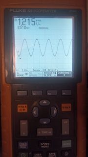 Fluke 123 Scopemeter Display mit Sinuswelle