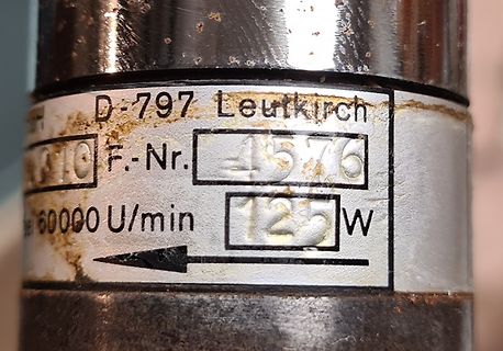 Typenschild eines Motors oder Geräts