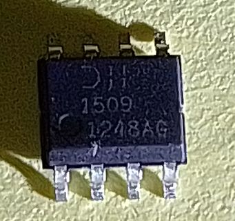 Elektronikbauteil mit Typenbezeichnung