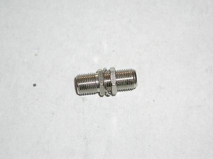 Metallischer Schraubverbinder mit Mutter