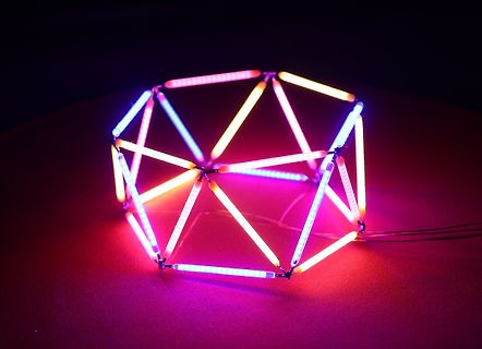 Leuchtende geometrische LED-Struktur