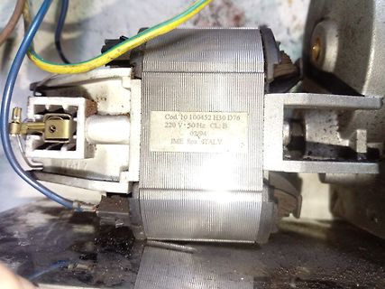 Elektromotor mit Typenschild