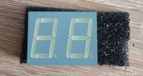 Zwei-stelliges LCD-Display auf Schaumstoff