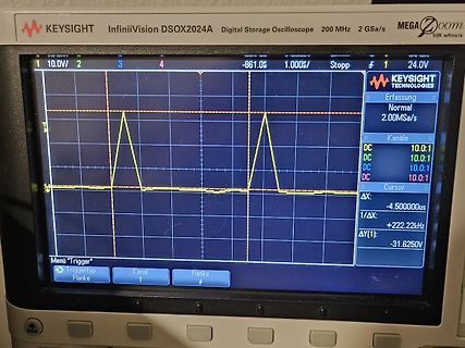 Oszilloskop-Display mit Signalverlauf