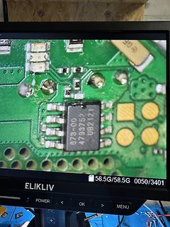Abfotografierte Leiterplatte auf einem Display