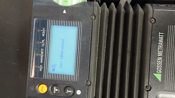 Display eines Gossen Metrawatt Messgeräts