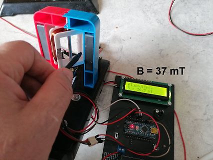 Messaufbau zur Bestimmung der magnetischen Flussdichte