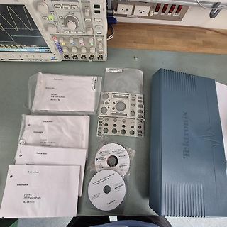 Tektronix Oszilloskop und Zubehör