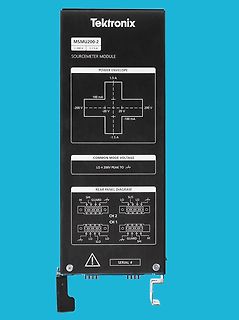 Rückwanddiagramm eines Tektronix Sourcemeter Moduls