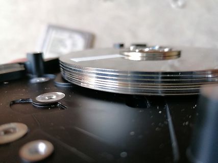 Nahaufnahme einer CD auf einem Laufwerk