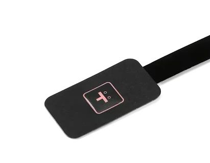 Logo auf einem schwarzen Band oder Kabel