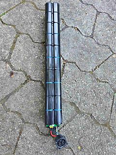 Lithium-Ionen-Akkupack mit Anschlussstecker