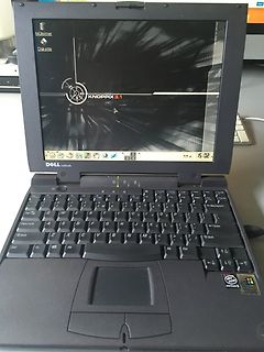 Alter Dell Latitude Laptop mit Knoppix Live-System