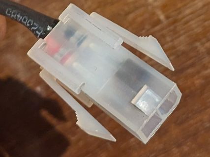 Elektrischer Steckverbinder mit Kabel