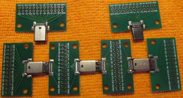 Mehrere grüne Leiterplatten mit USB-Anschlüssen