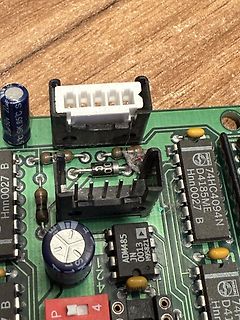 Nahaufnahme einer Leiterplatte mit elektronischen Bauteilen