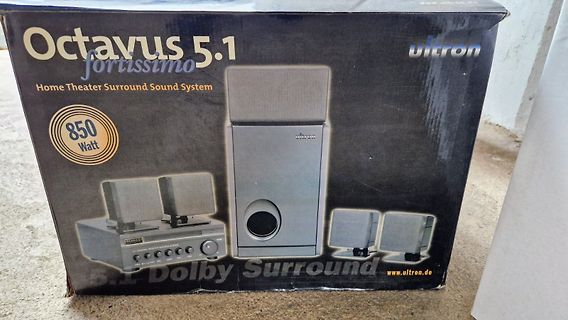 Verpackung eines Octavus 5.1 Home Theater Systems