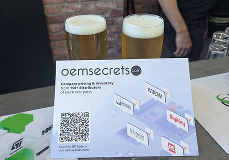 Werbeflyer für oemsecrets.com mit zwei Biergläsern