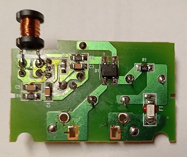 Leiterplatte mit Spule und elektronischen Bauteilen