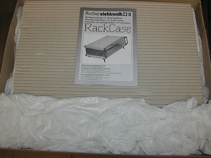 Verpackung und Anleitung eines RackCase Gehäuses