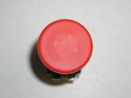 Roter Drehknopf mit Pfeilsymbol