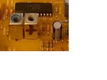 Ausschnitt einer Leiterplatte mit elektronischen Bauteilen
