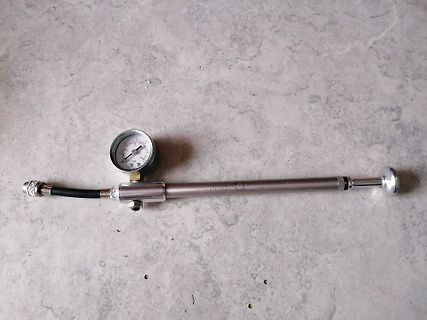Druckprüfgerät mit Manometer