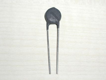 Elektronisches Bauteil mit zwei Anschlüssen