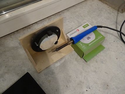 Lötkolben auf Holzhalterung und Verpackung
