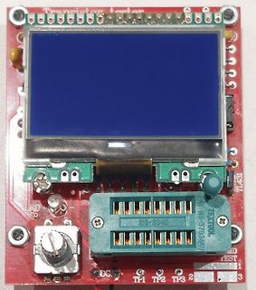 Foto einer Leiterplatte mit LCD-Display und Steckverbinder
