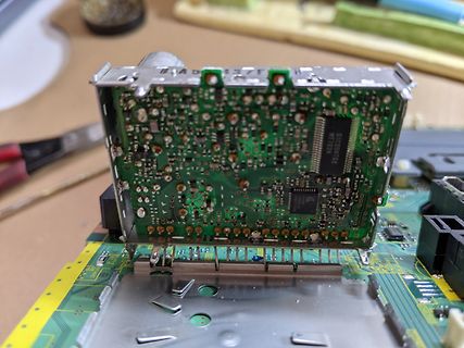 Geöffnete Elektronikplatine in Gehäuse
