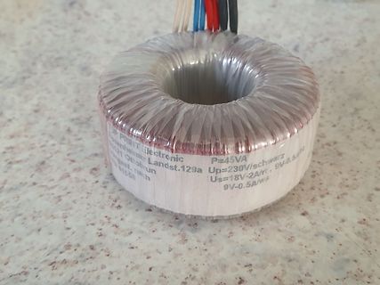 Ringkerntransformator mit Aufdruck