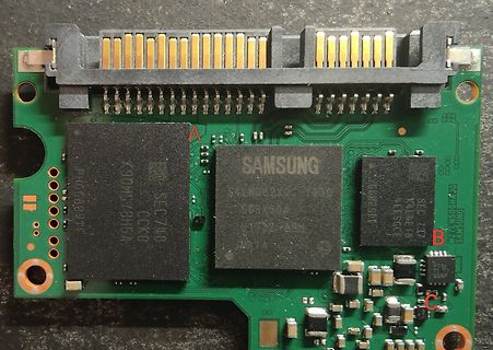 Samsung SSD Leiterplatte mit Controller und Speicherchips