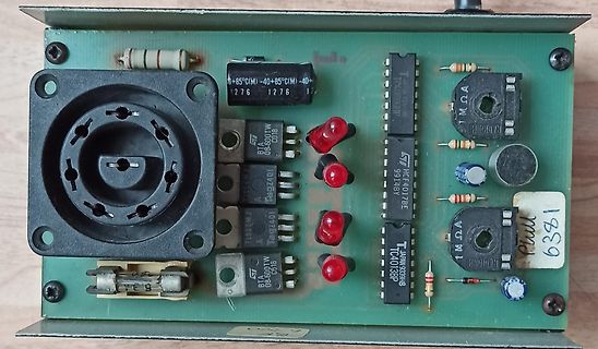 Bestückte Leiterplatte mit Mikrocontroller und Leistungshalbleitern