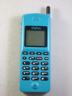 Blaues Mobiltelefon mit e+plus Logo