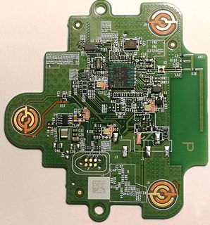 Grüne Leiterplatte mit elektronischen Bauteilen