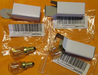 Glühbirnen in Plastikverpackungen